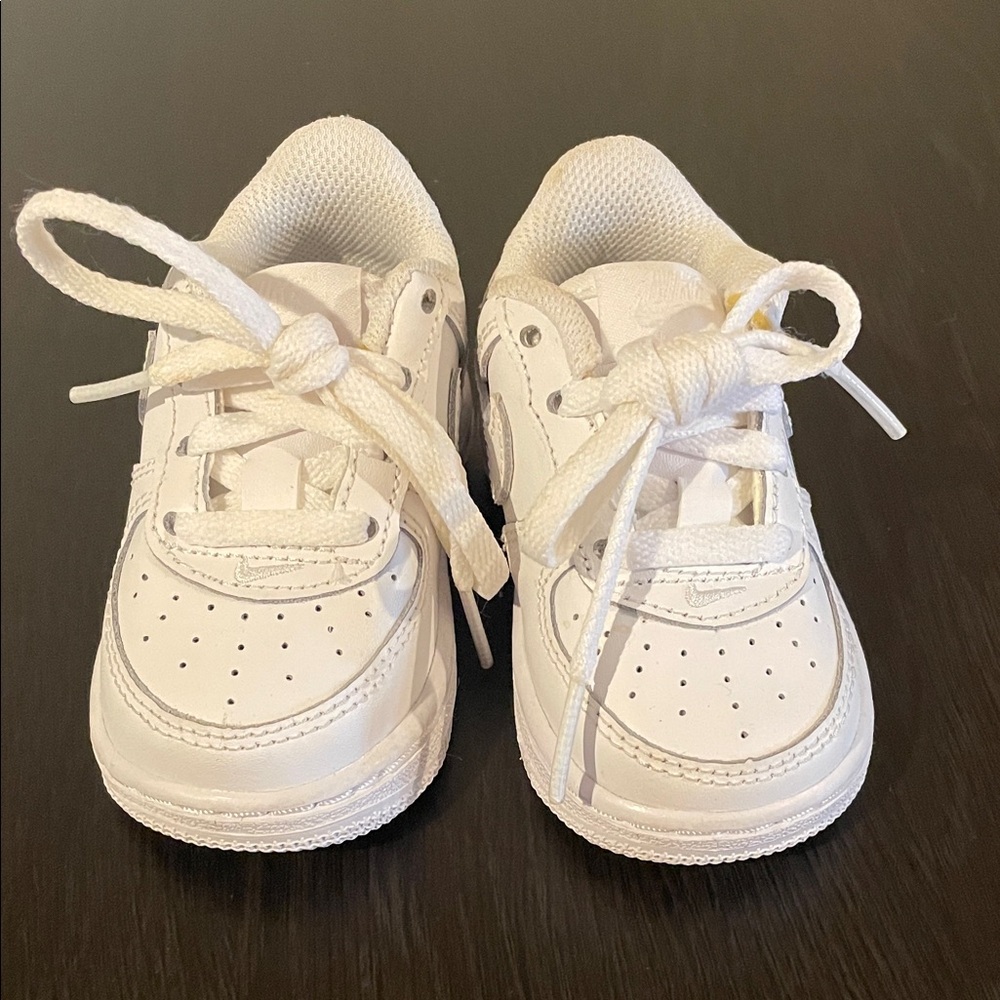 Nike Kids All-White Sneakers Size 4C - Picture 2 of 6